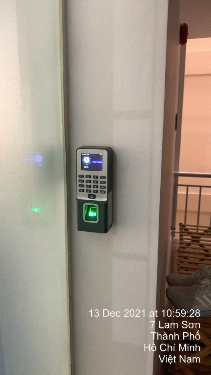 Lắp đặt hệ thống access control cho cửa kính
