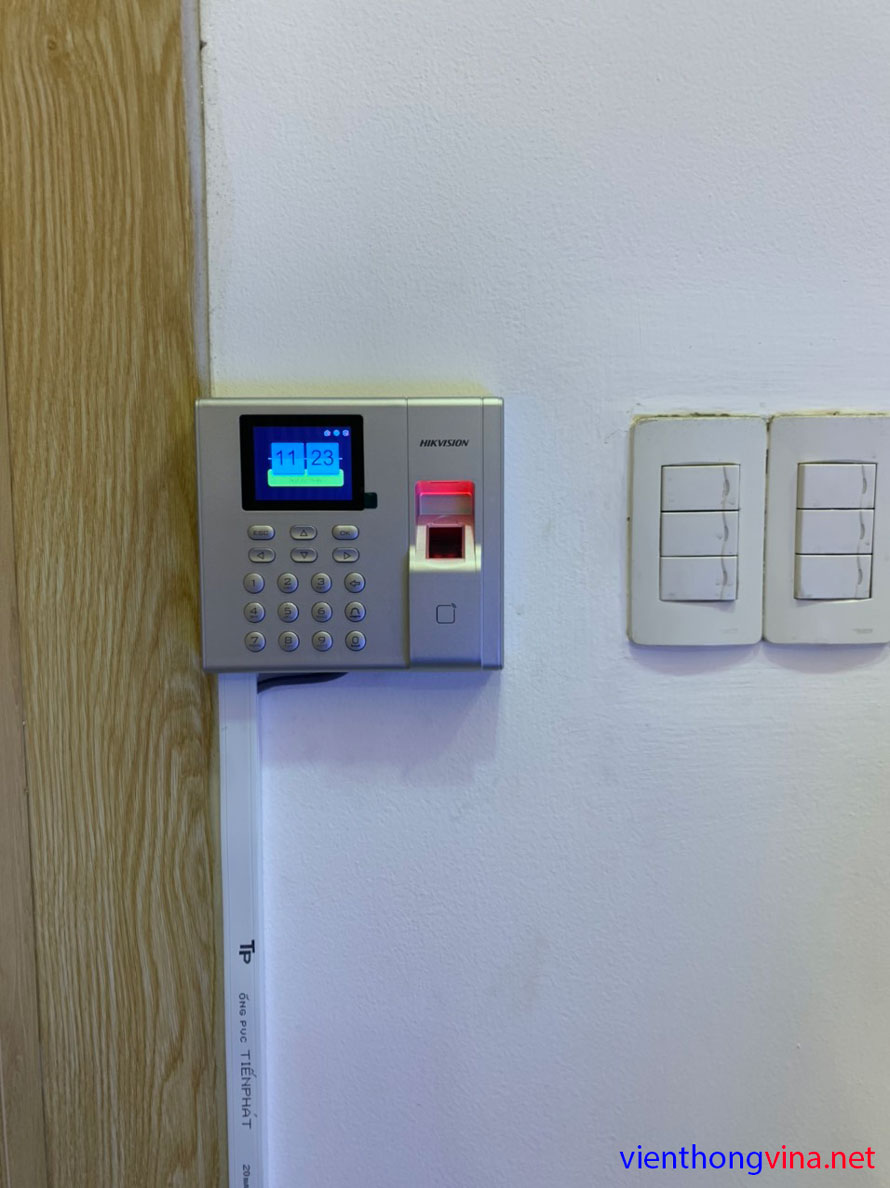 Lắp đặt máy chấm công