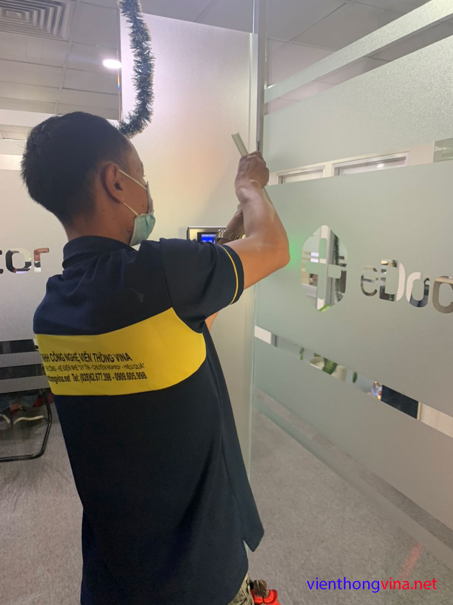 Lắp đặt&nbsp;hệ thống access control - kiểm soát cửa ra vào kết hợp chấm công