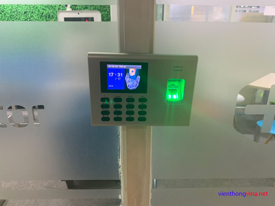 Lắp đặt&nbsp;hệ thống access control - kiểm soát cửa ra vào kết hợp chấm công