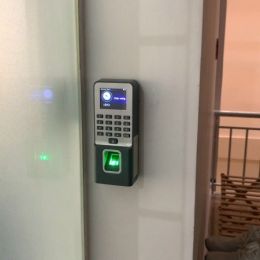 Lắp đặt hệ thống access control cho cửa kính
