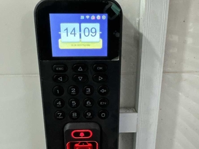 Lắp đặt hệ thống khóa cửa vân tay cho nhà trọ