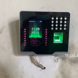 Lắp đặt máy chấm công khuôn mặt, vân tay RONALD JACK FA-210